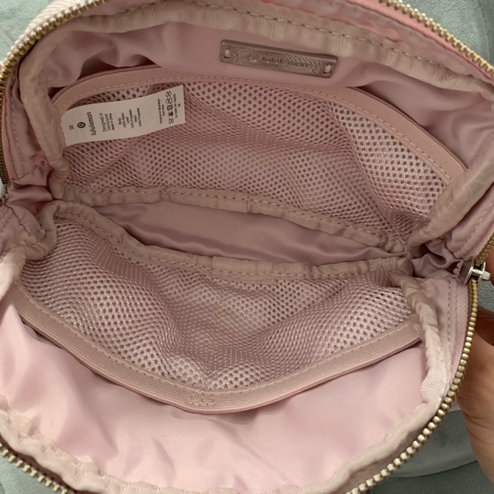 ORIGINAL OG Lululemon Everywhere Belt Bag Misty Pink - Picture 4 of 15